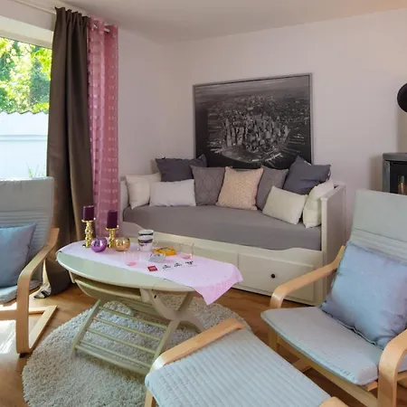 Gemutliches Ferienhauschen Im Park Apartman *